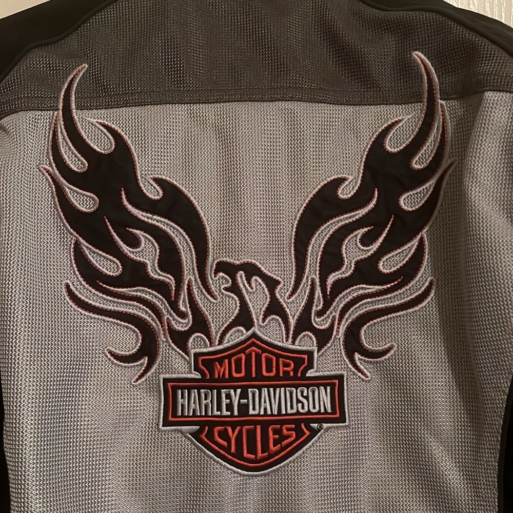 Authentic Harley Davidson women’s jacket with liner. One of a kind!
